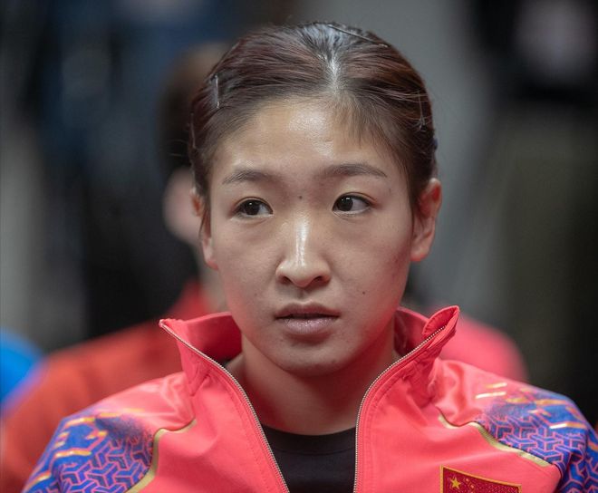 世界杯女王!刘诗雯现场观战孙颖莎蒯曼,5夺女单冠军历史第一人