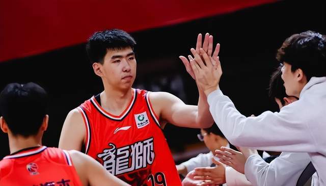 5支NBA队邀请!2米26中锋狠狠打脸杜锋,可效仿林葳,或名利双收